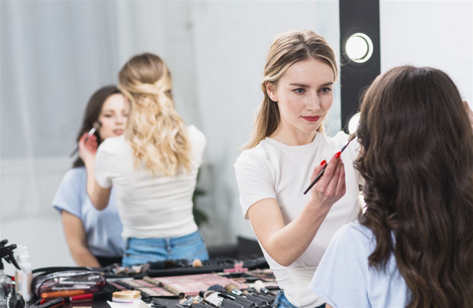 Expert Professional Makeup Course at Wibes Beauty Academy Ahmedabad